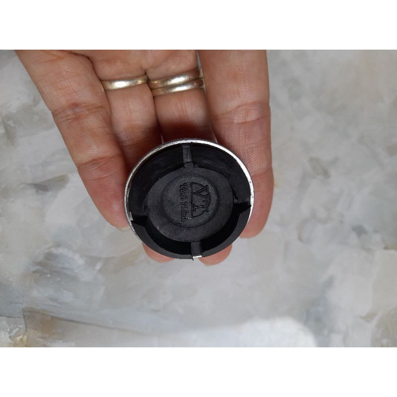 Nút bọc sên hay bịt catte Inox xe Dream