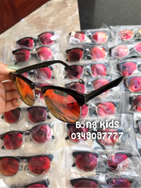 Kính Tráng Gương Nam Mắt Ánh Đỏ