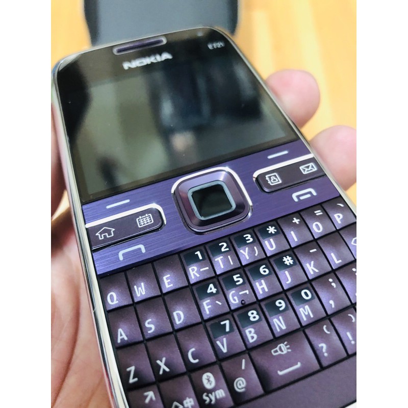 Nokia E72 Tím