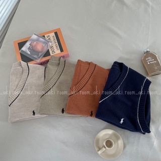 Áo gile len cổ V một viền lệch màu thêu ngựa ngực trái 6769