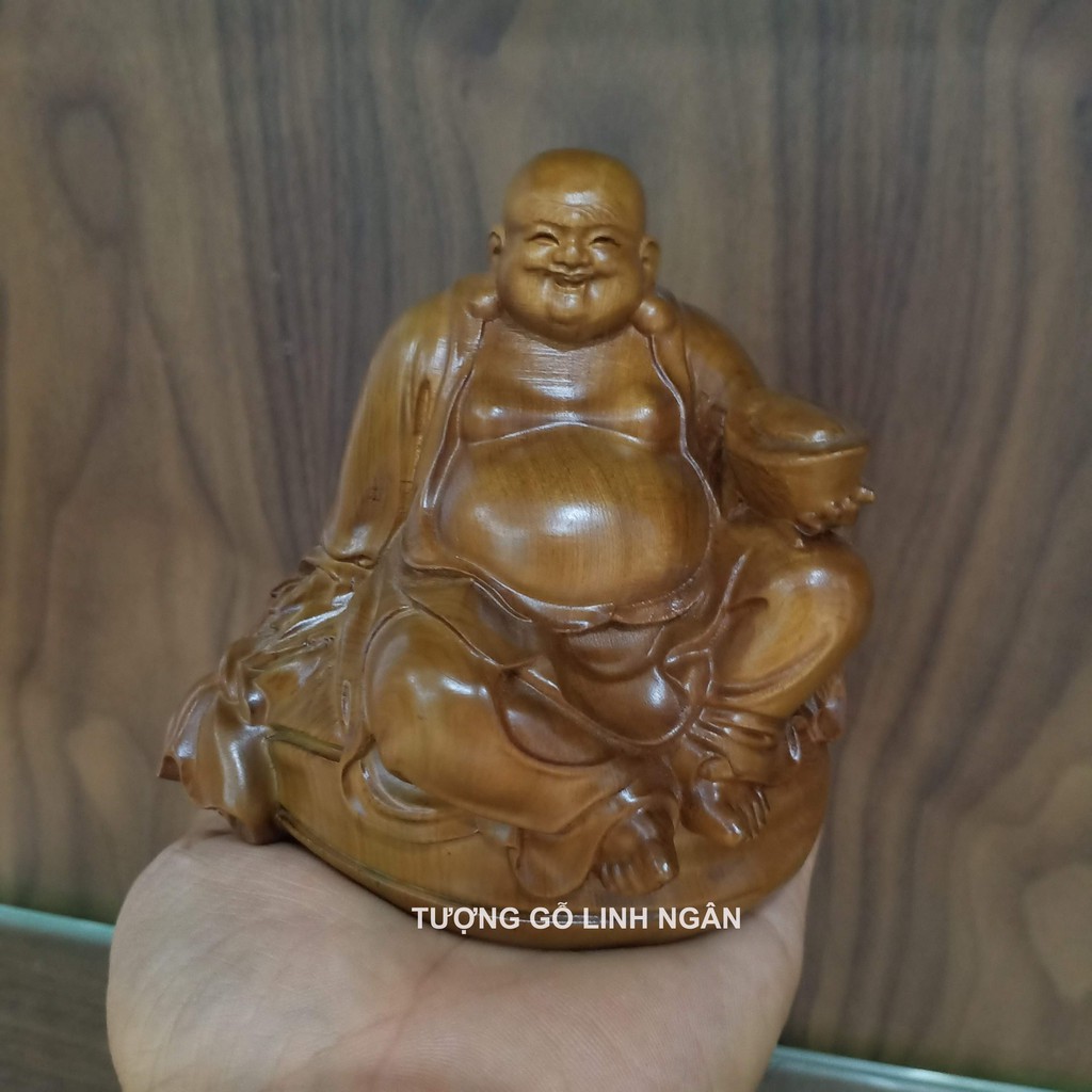 Tượng di lặc để xe ô tô bằng gỗ thơm cao 10 cm