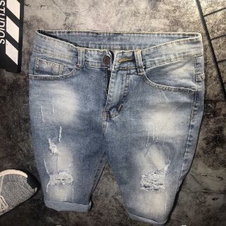 Quần short jean rách