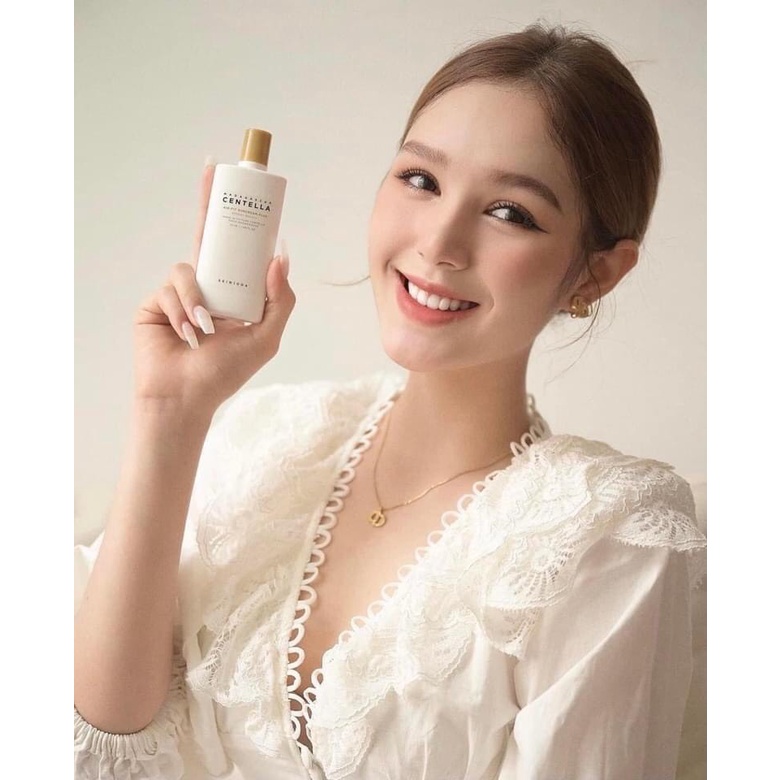 Kem Chống Nắng Nâng Tông Da, Lành Tính Chiết Xuất Rau Má Skin1004 Madagascar Centella Air-Fit Suncream SPF50+/PA++++