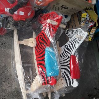 Ngựa bập bênh gỗ