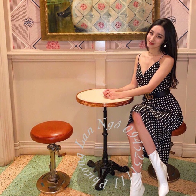Váy chấm bi đen