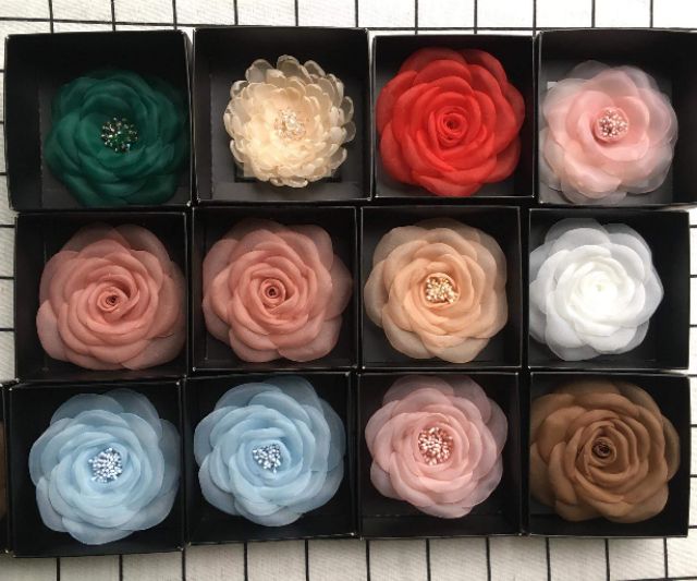 Hoa cài áo thủ công- Hoa size 10cm chất liệu voan organza- Hoa màu nâu nền nã