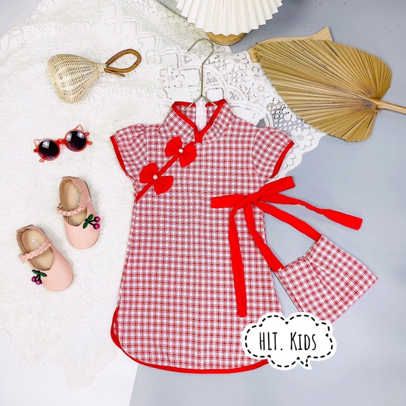 Set váy sườn xám kẻ caro phối nơ đẹp xuất sắc cho bé từ 10-20kg