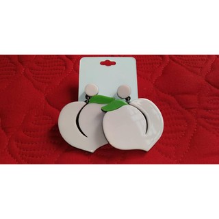 Khuyên tai trái đào xinh xắn