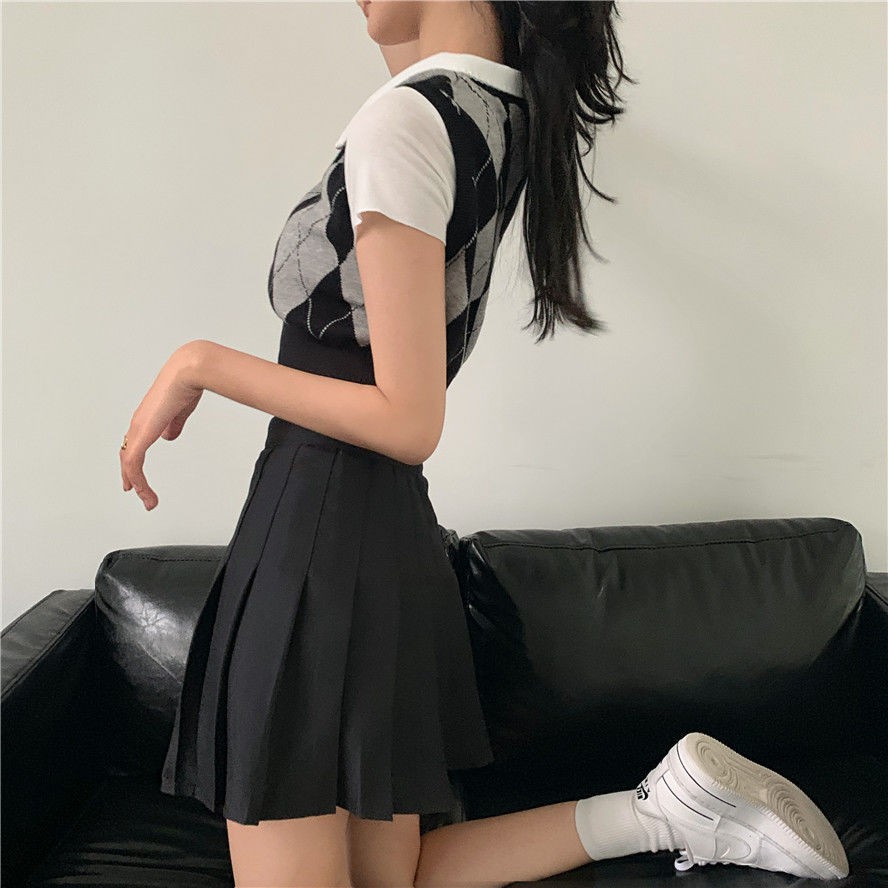 Áo len nữ sát nách cổ chữ V thời trang retro | BigBuy360 - bigbuy360.vn