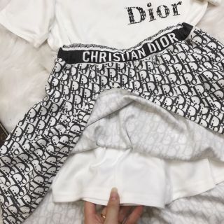 Set váy Dior hot hit ạ 😃