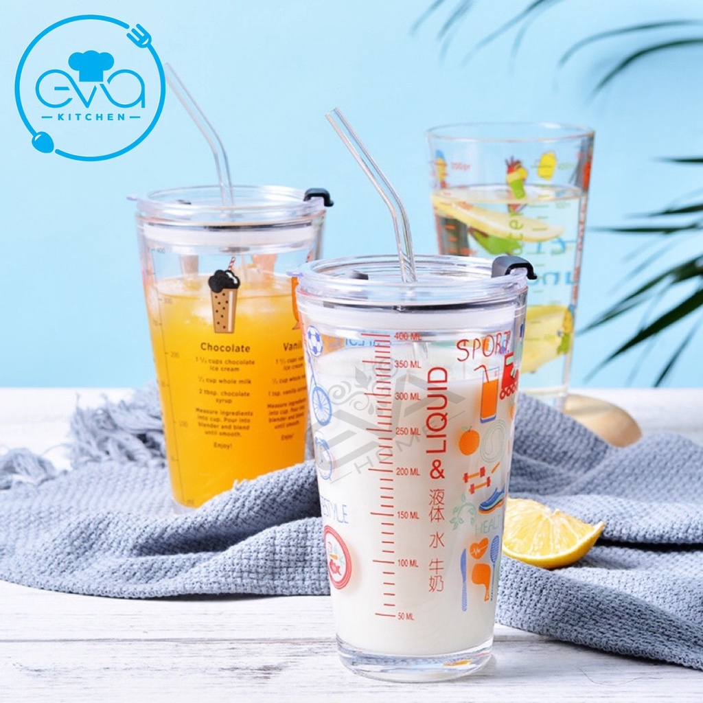 Ly Thuỷ Tinh In Hoạ Tiết Hoạt Hình Có Vạch Chia 400 Ml Kèm Nắp Đậy Kín Hơi Và Ống Hút Thuỷ Tinh SP2682