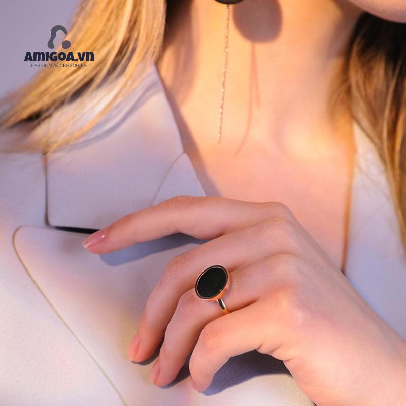 ✨✨Nhẫn Thép Titan Màu Đen Bóng Không Phai Màu Đơn Giản Phóng Khoáng Không Phai Khi Đi Du Lịch