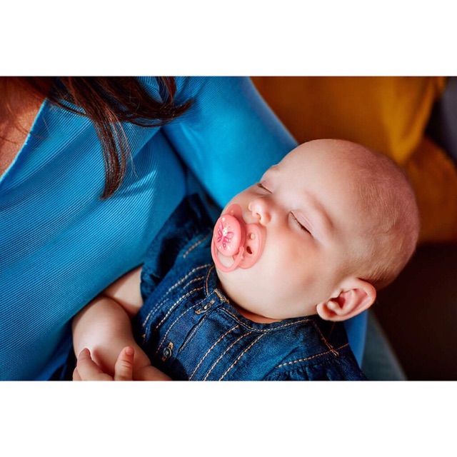 Ty ngậm siêu mềm Philips AVENT cho bé 0-6 tháng và 6-18 tháng SCF222/21