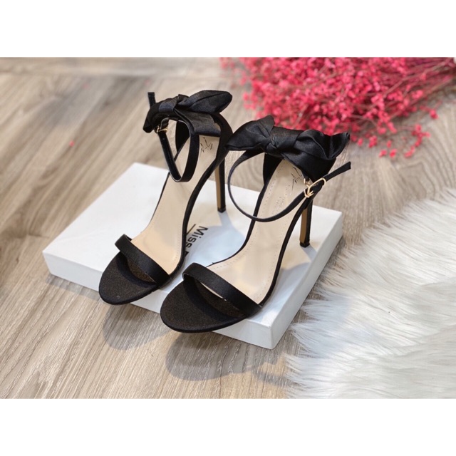 Sandal bịt gót nơ