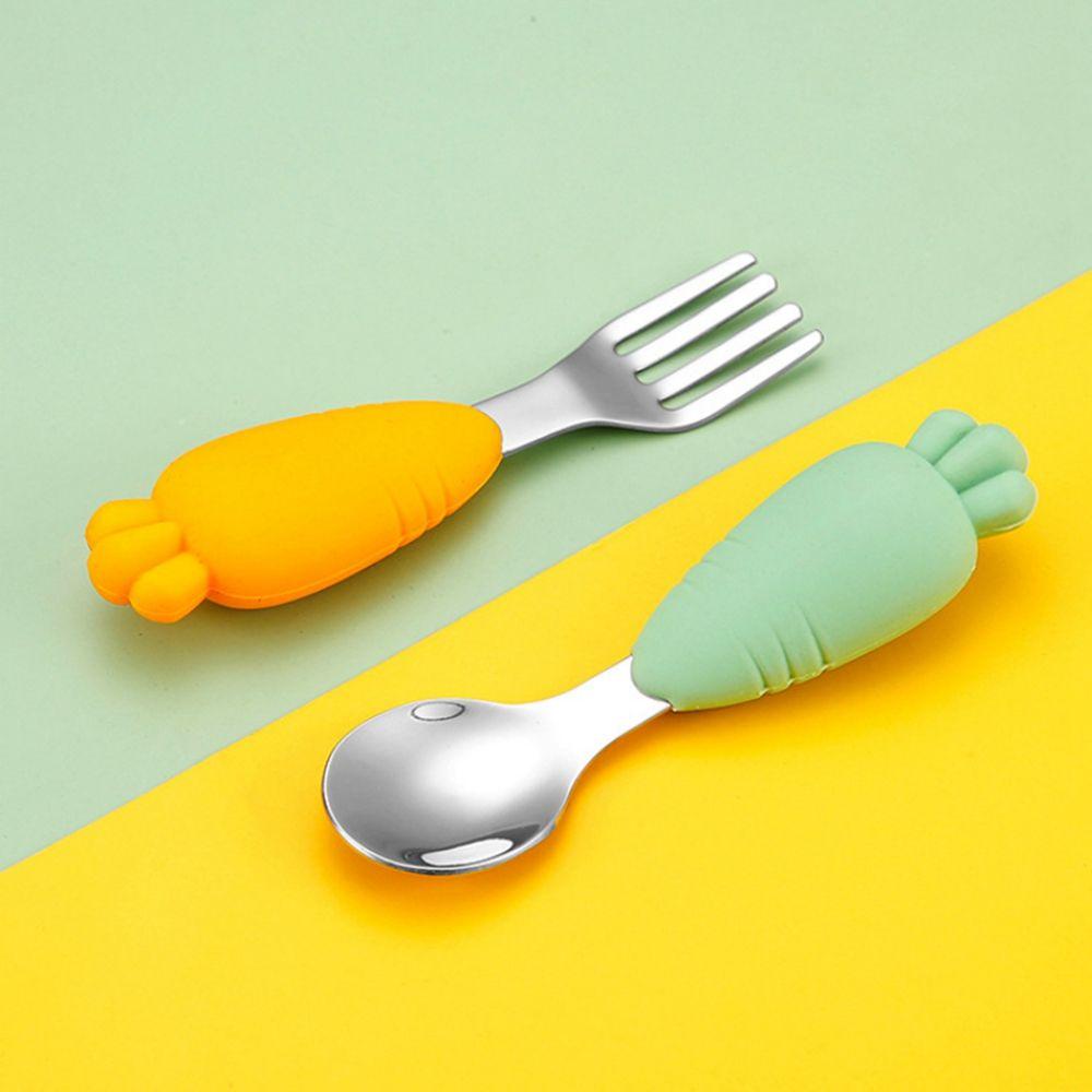 Bộ Muỗng Nĩa Ăn Hình Cà Rốt Tay Cầm Ngắn Bằng Silicon Dễ Thương Cho Bé