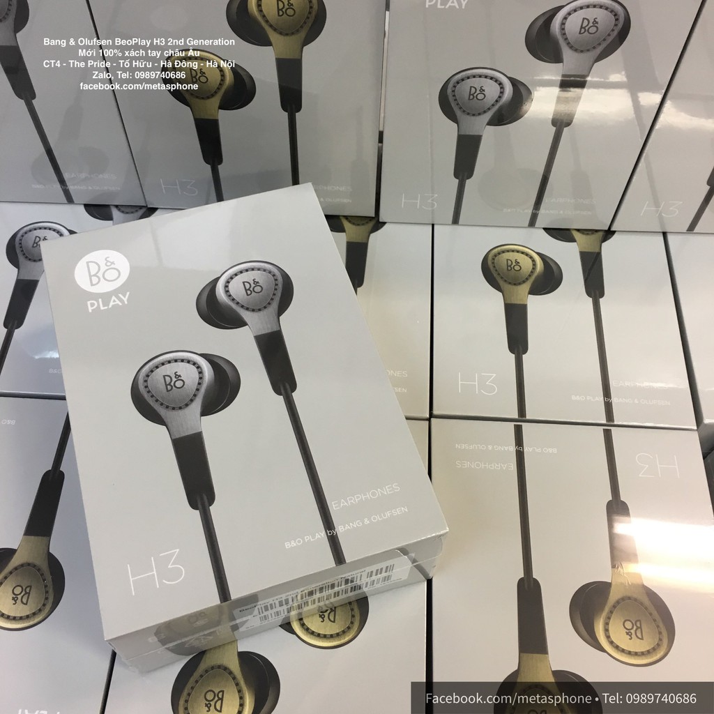 Tai nghe Bang & Olufsen BeoPlay H3 thế hệ 2, màu bạc.