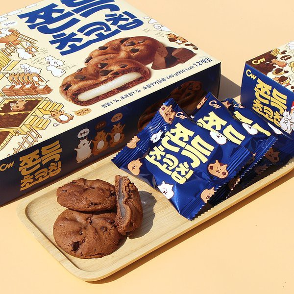 Bánh quy CW Chocolate Chip nhân nếp dẻo hộp 240gr (12 bánh)