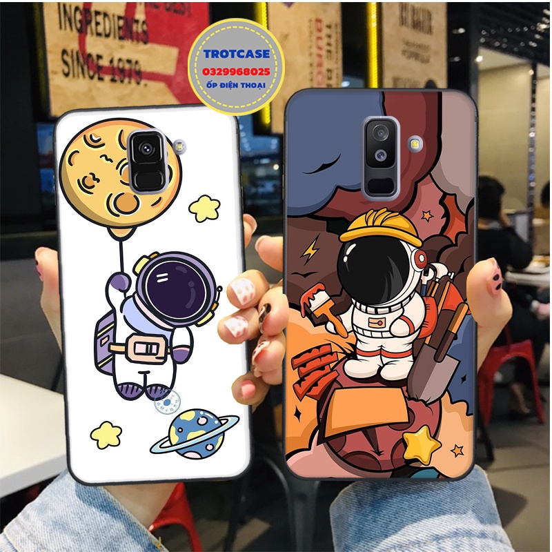 Ốp lưng Samsung A6 / A6 Plus / A8 / A8 Plus / J6 / J6 Plus / J8 / J4 Plus - in hình phi hành gia nền trắng và đen mới