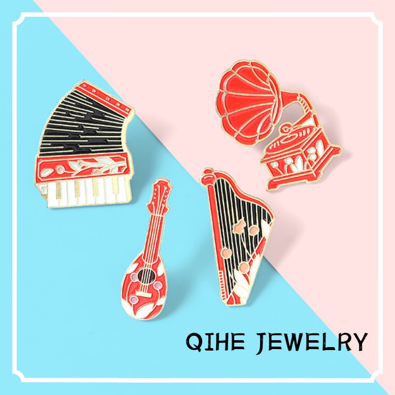 Huy hiệu cài áo QIHE JEWELRY hình nhạc cụ cổ điển dễ thương