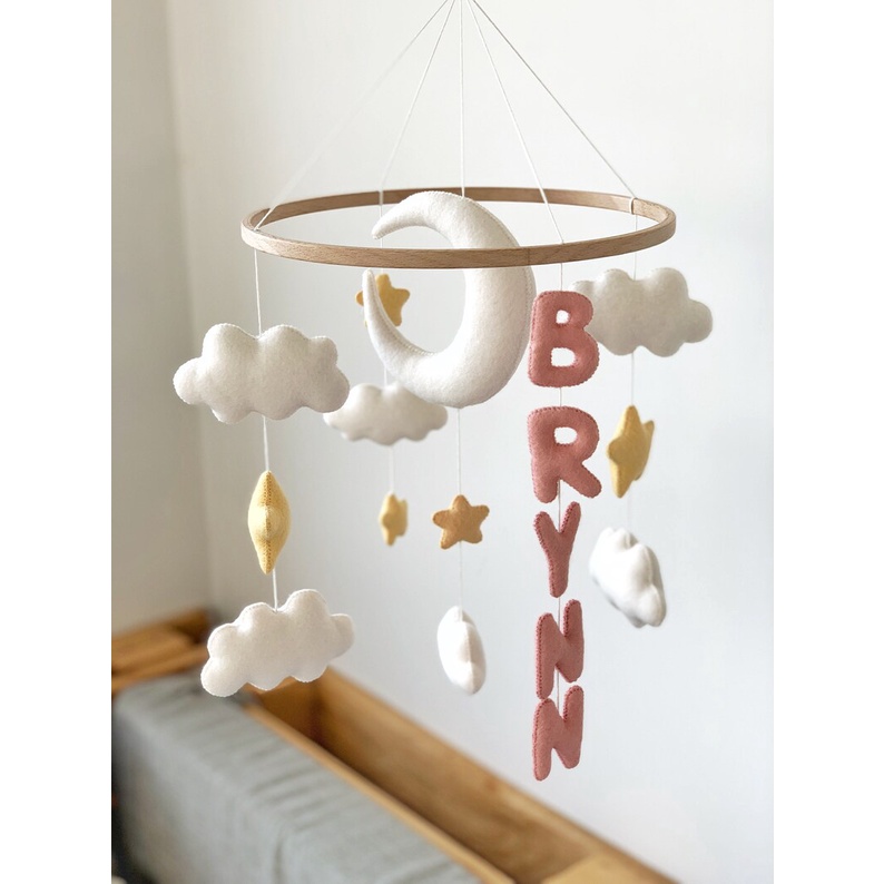 Đồ chơi treo nôi mây trăng sao theo tên bé