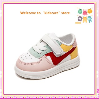 Giày thể thao màu trắng dễ thương có size 15-19 cho bé