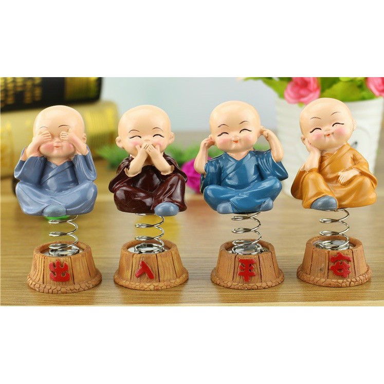 Tượng chuyển động may mắn Thầy Chùa Gõ Mỏ Tụng Kinh trang trí xe hơi, phong thủy, bàn làm việc | BigBuy360 - bigbuy360.vn