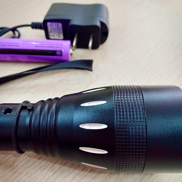 [HÀNG LOẠI 1] Đèn Pin UltraFire 8028( Flashlight UltraFire 8028) + KÈM PIN SẠC cao cấp