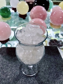 Vụn đá T.A trắng đã mài bóng (1kg)