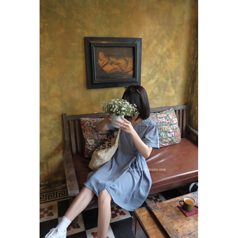 Váy cổ vest đắp chéo buộc nơ bên hông dáng ngắn Bazic one | BigBuy360 - bigbuy360.vn