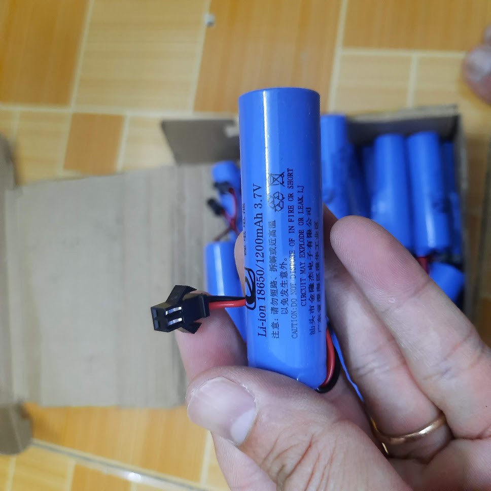 Pin sạc 3.7v 18650 1200mah cho xe mô hình điều khiển