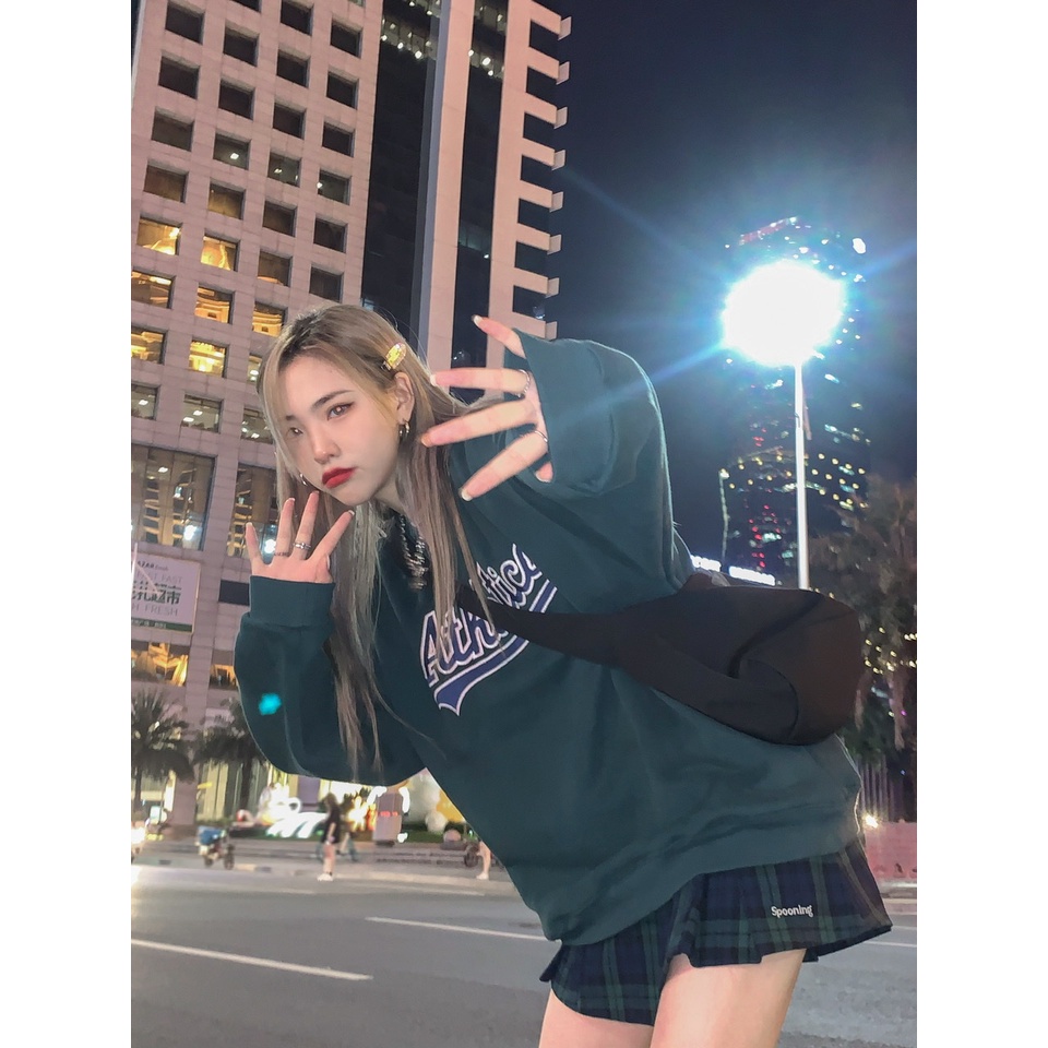 Áo sweatshirt tay dài cổ tròn in chữ thời trang