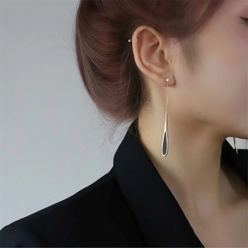 Bông Tai Dáng Dài Màu Đen Phối Tua Rua Thời Trang 2022