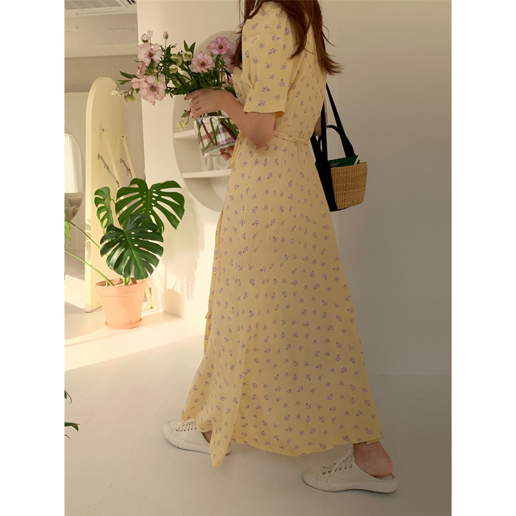 Váy MORAN hoa nhí màu vàng nhạt cổ V thắt nơ eo nhẹ nhàng vintage Hàn Quốc