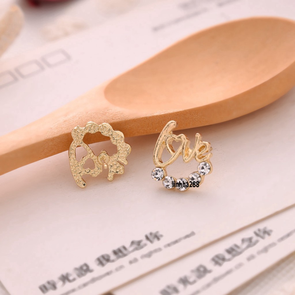 Khuyên Tai Hình Chữ Love Đính Đá Màu Vàng Gold Thanh Lịch Độc Đáo Hợp Thời Trang Cho Nữ