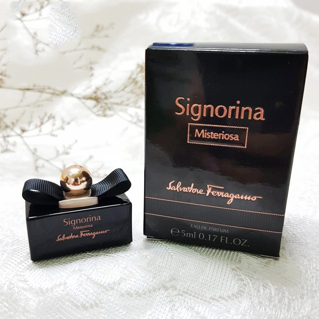 Nước hoa Signorina đen EDP mini 5ml