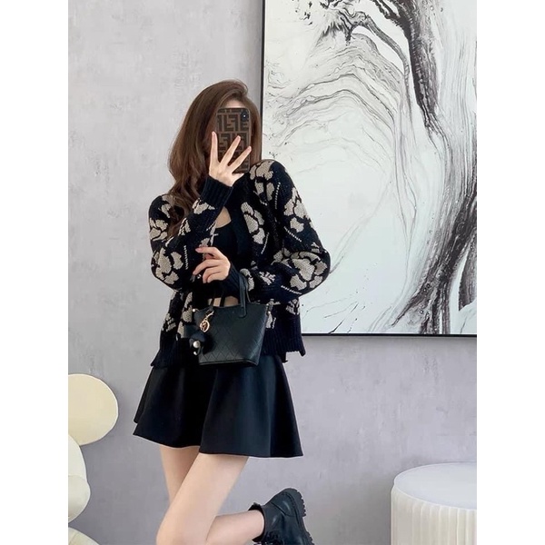 Áo len cadigan zara mẫu hoa đen trắng cực xinh new tag