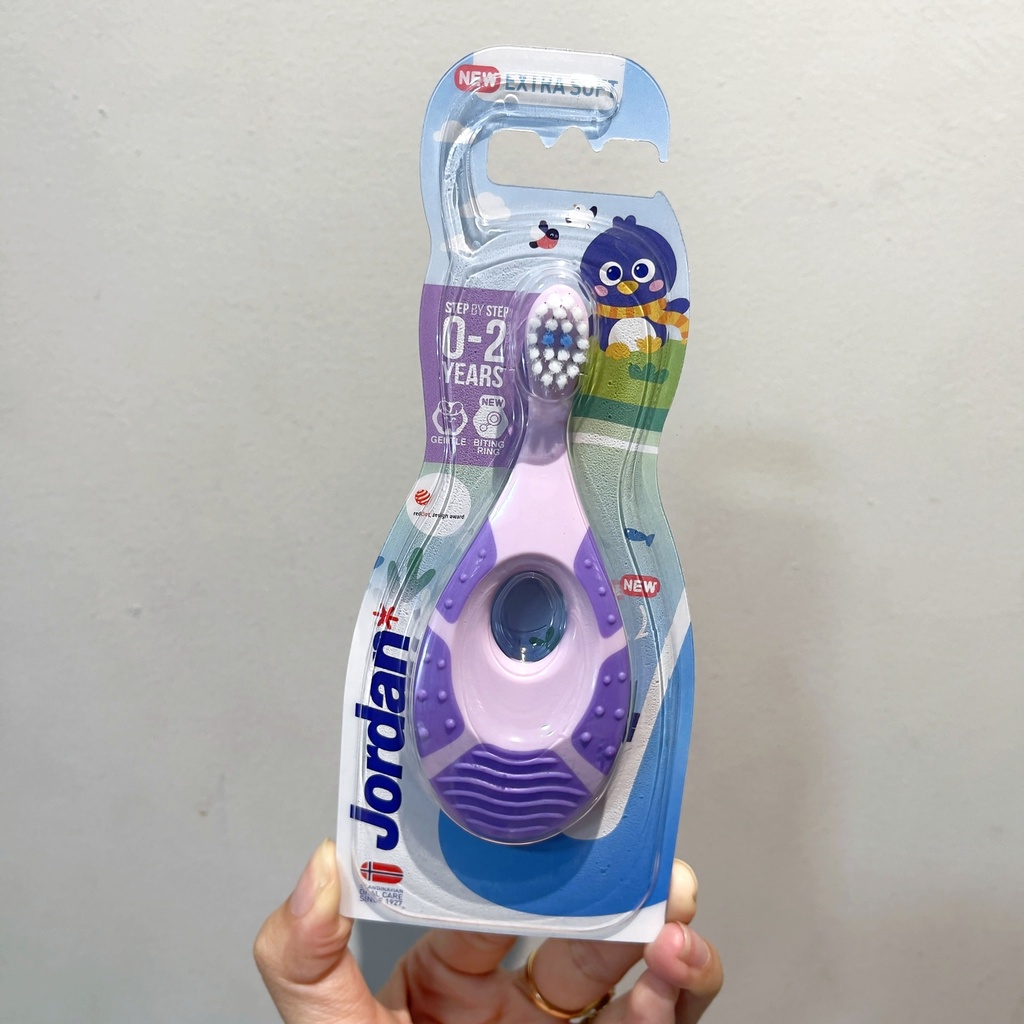 Bàn chải đánh răng Jordan step 1 cho bé từ 0 đến 2 tuổi