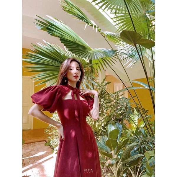 G1-đầm xoè đỏ khoét ngực, phom dài, có mút, chất lụa thái có hình sàn