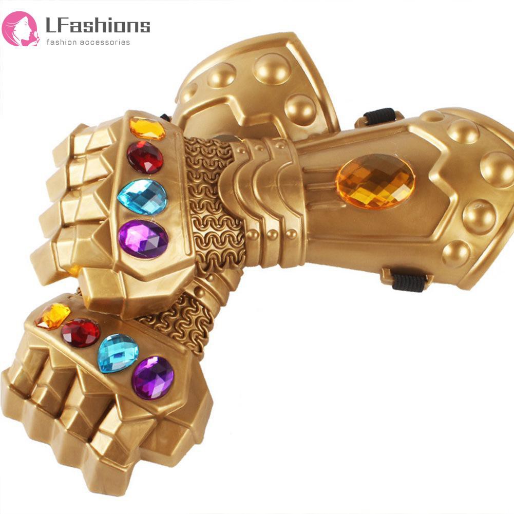 Găng tay vô cực hóa trang nhân vật Thanos trong phim Avengers