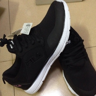 Thanh lý 2 đôi giày Fila new 100% kèm hộp nguyên