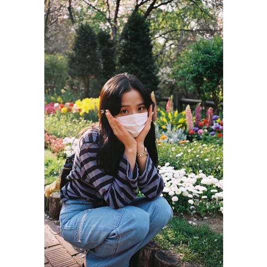 Áo Cardigan len sọc xám giống Jisoo BLACKPINK