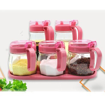 Set 5 Lọ Thủy Tinh Đựng Gia Vị Tiện Ích, vô cùng đẹp mắt cho căn bếp nhà bạn