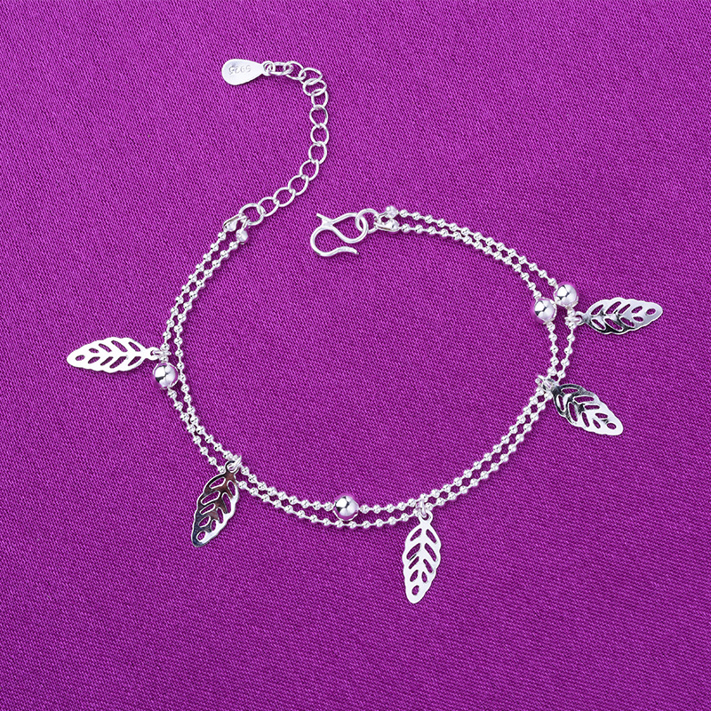 Lắc chân tua rua lá phong cách biển thời trang cho nữ