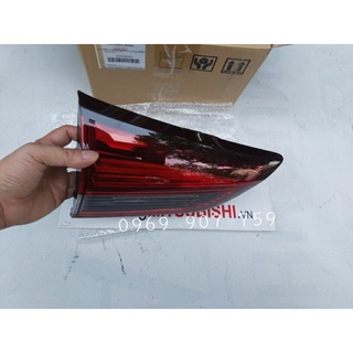 Đèn hậu miếng trong trên cốp xe Mitsubishi Xpander