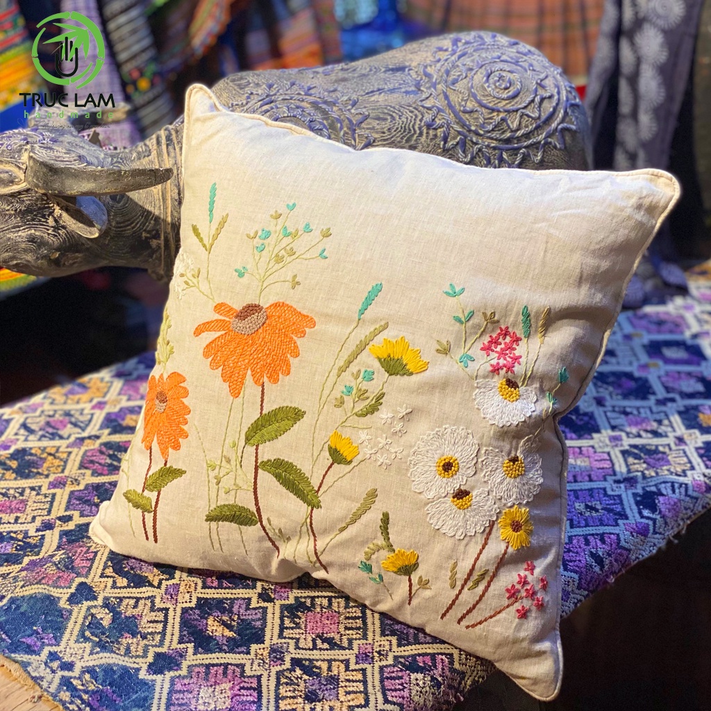 Gối/Vỏ Gối Vuông Tựa Lưng Sofa (45x45) Trang Trí Phòng Vải Linen Thêu Thủ Công Cánh Đồng Hoa Cam – Trúc Lâm Handmade