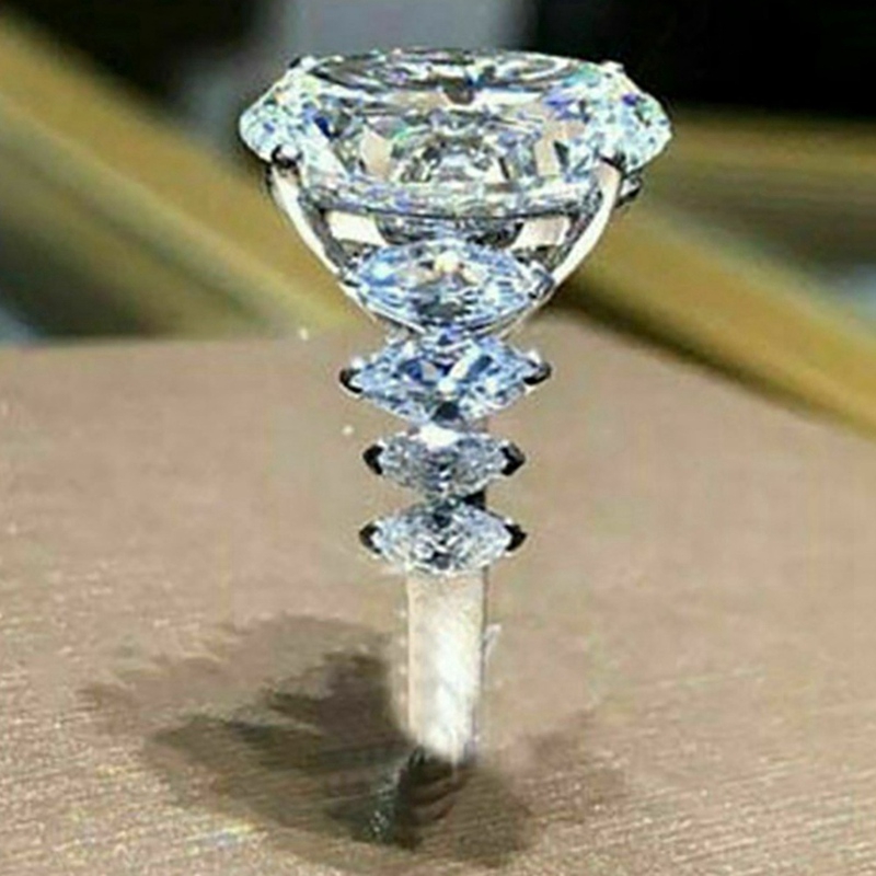 Nhẫn đính hôn phong cách công chúa thời trang dành cho nữ