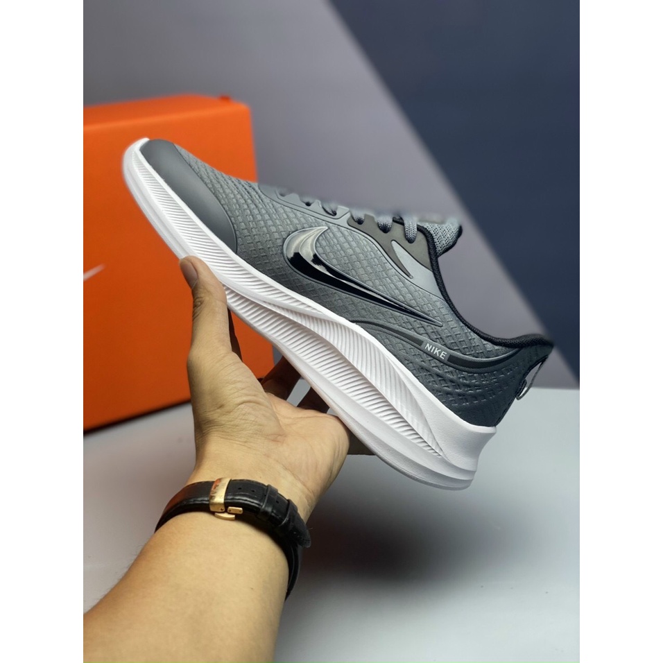 Giày Thể Thao Nike Vomero 24X