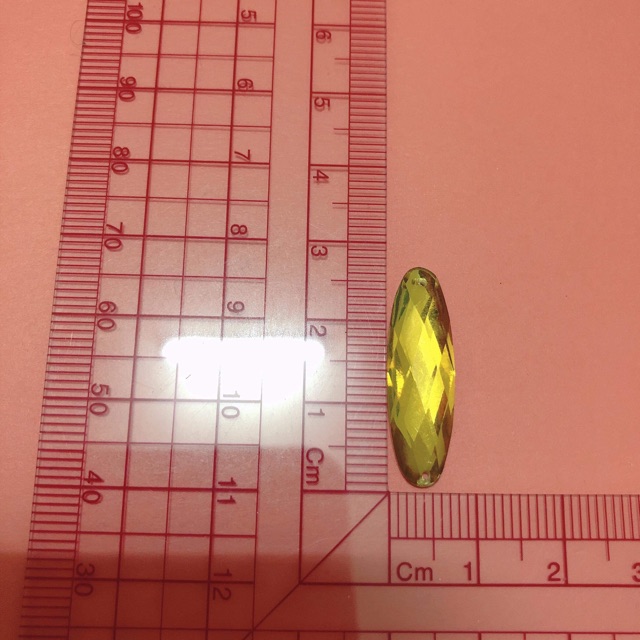 Hạt đá dài trang trí áo