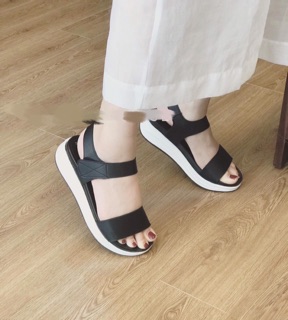 Sandal quai ngang