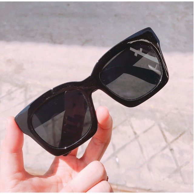 kính mát V bản to sang chảnh | BigBuy360 - bigbuy360.vn